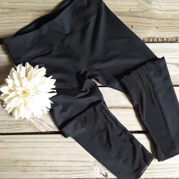 VGW-Fabletics Zoey Black Mesh Compression Capri - Picture 2 of 6